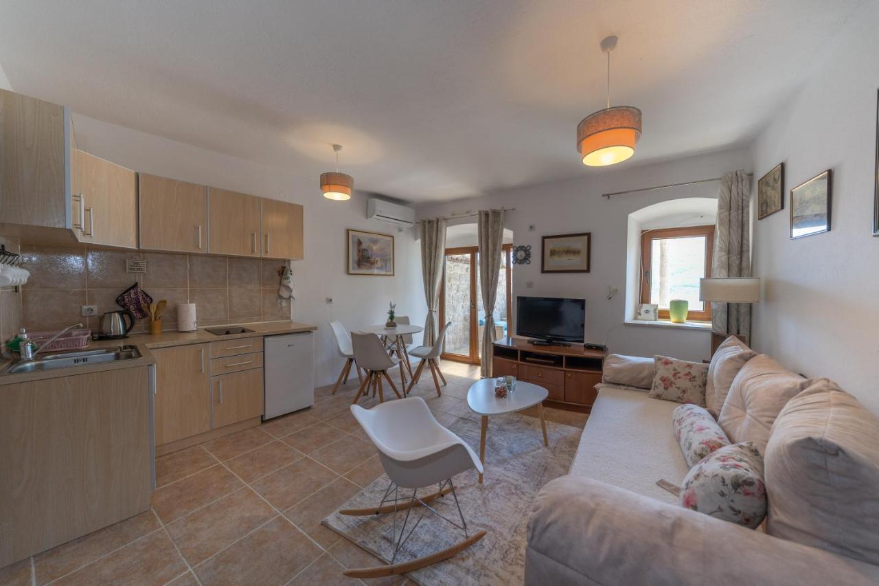 Apartments Franovic Perast Bagian luar foto