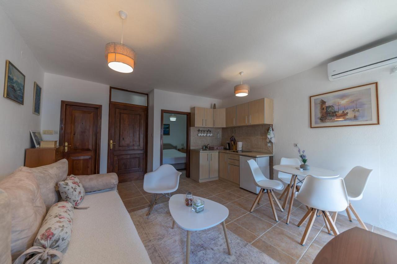 Apartments Franovic Perast Bagian luar foto