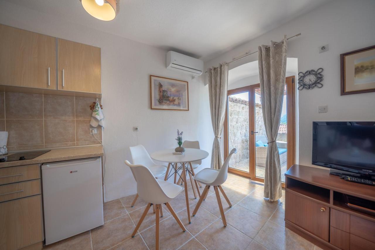 Apartments Franovic Perast Bagian luar foto