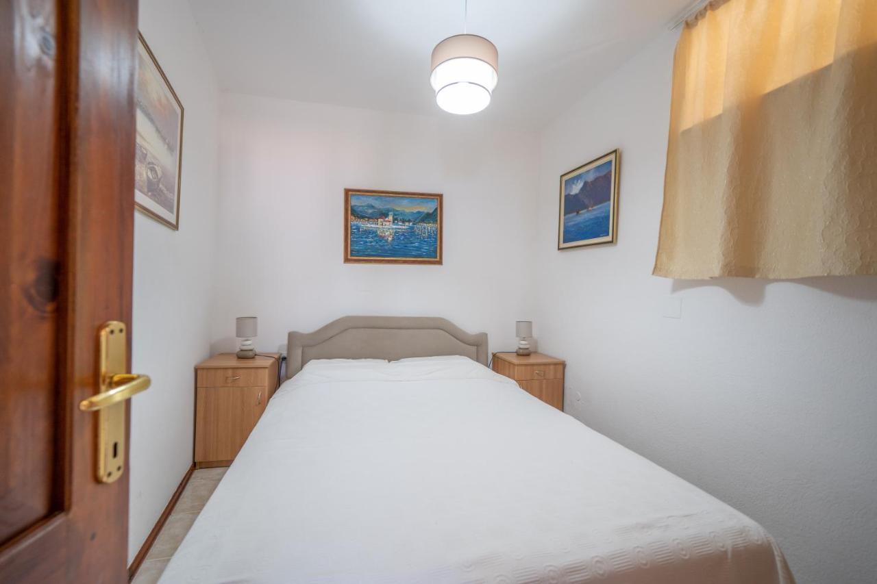 Apartments Franovic Perast Bagian luar foto
