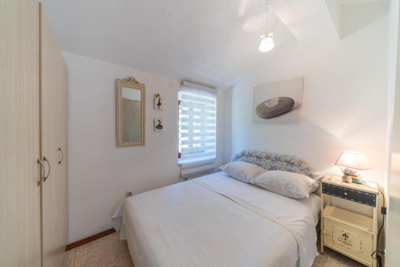 Apartments Franovic Perast Bagian luar foto
