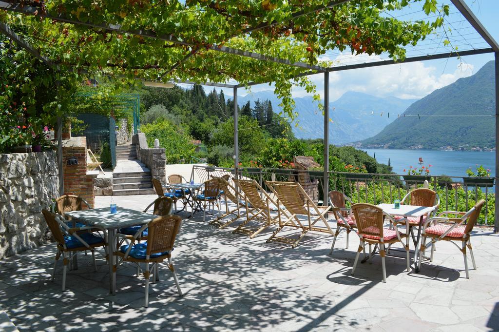 Apartments Franovic Perast Bagian luar foto