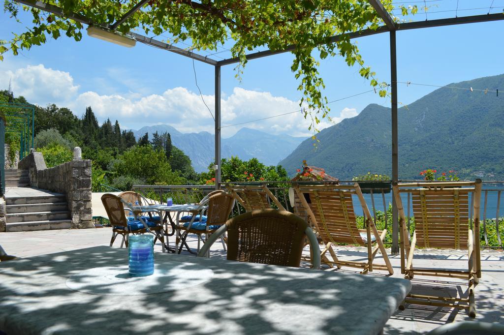 Apartments Franovic Perast Bagian luar foto