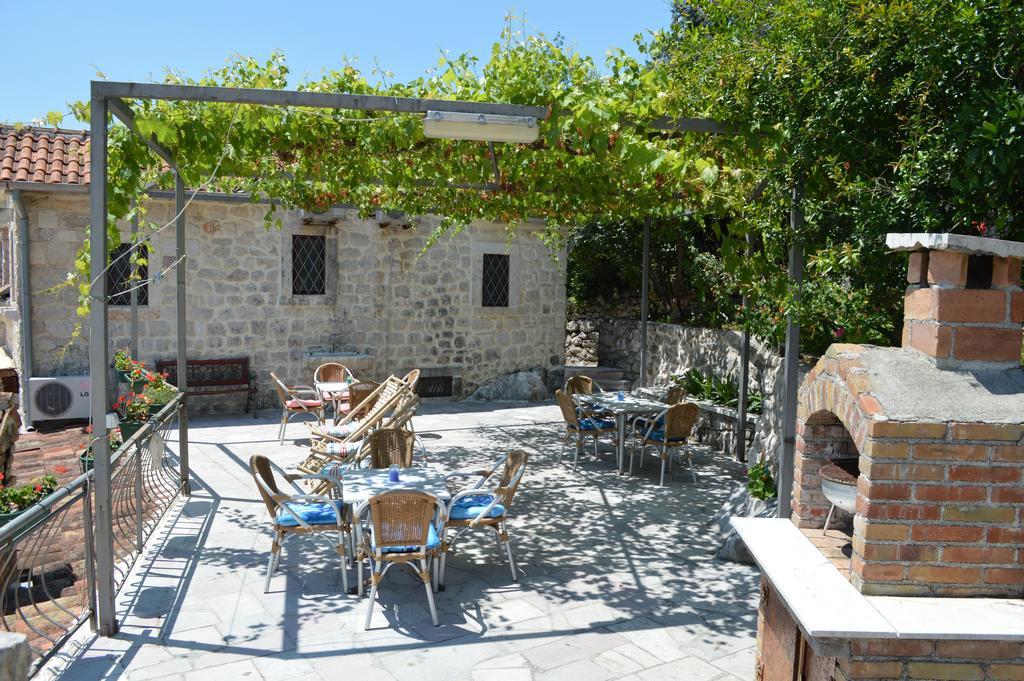 Apartments Franovic Perast Bagian luar foto
