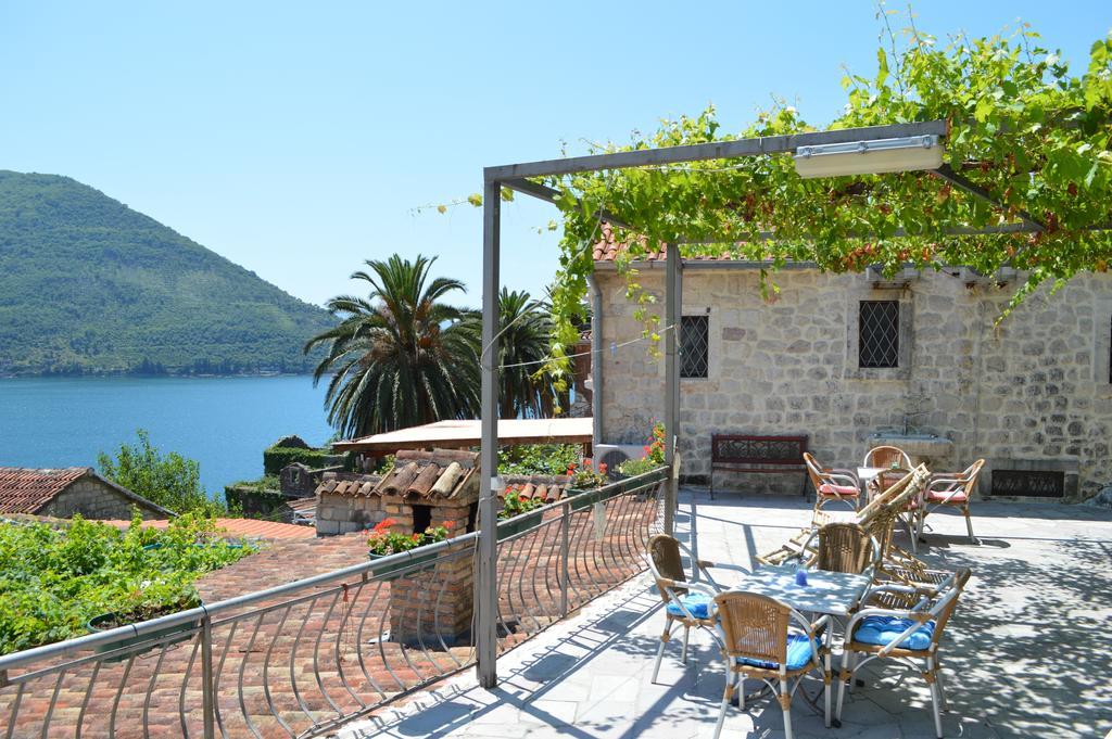 Apartments Franovic Perast Bagian luar foto